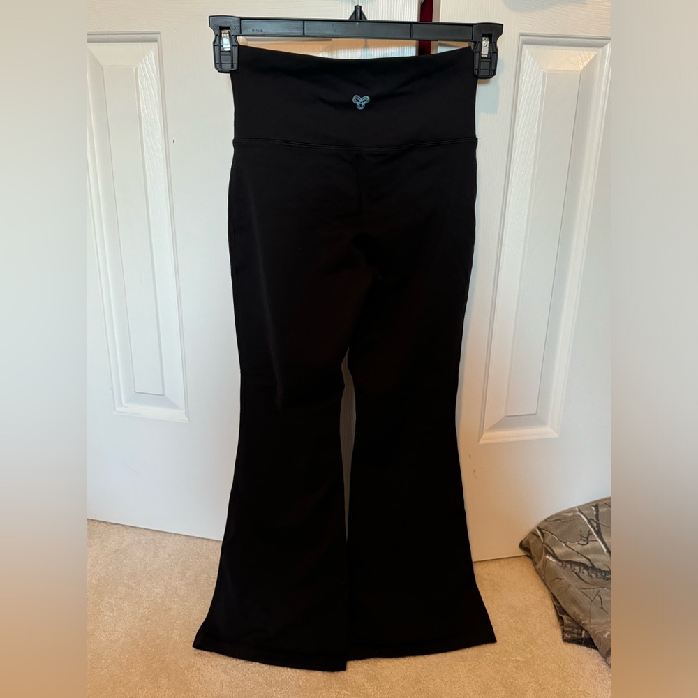 TNA Cropped Flare Leggings